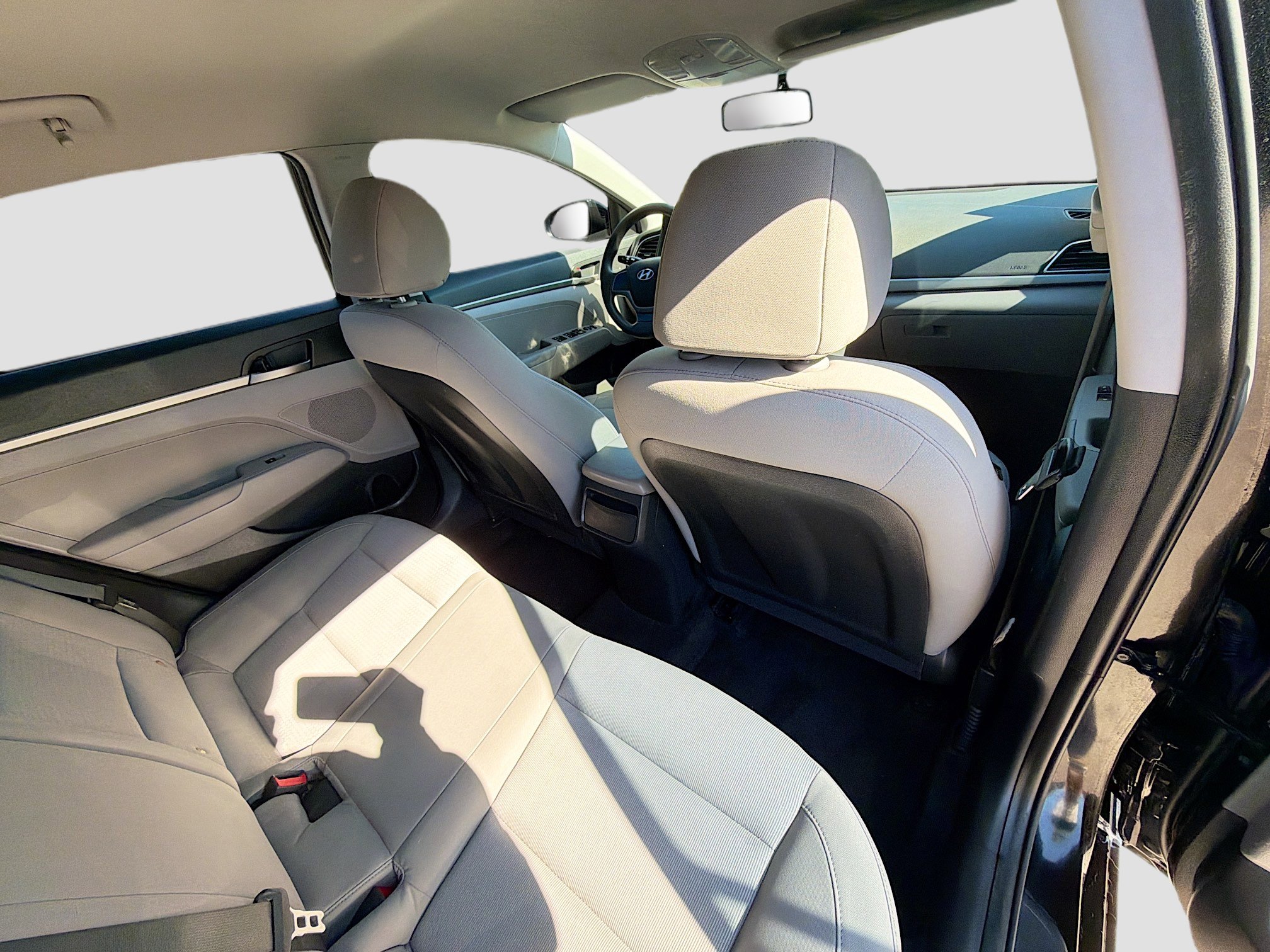 Used 2017 Hyundai Elantra SE image 25