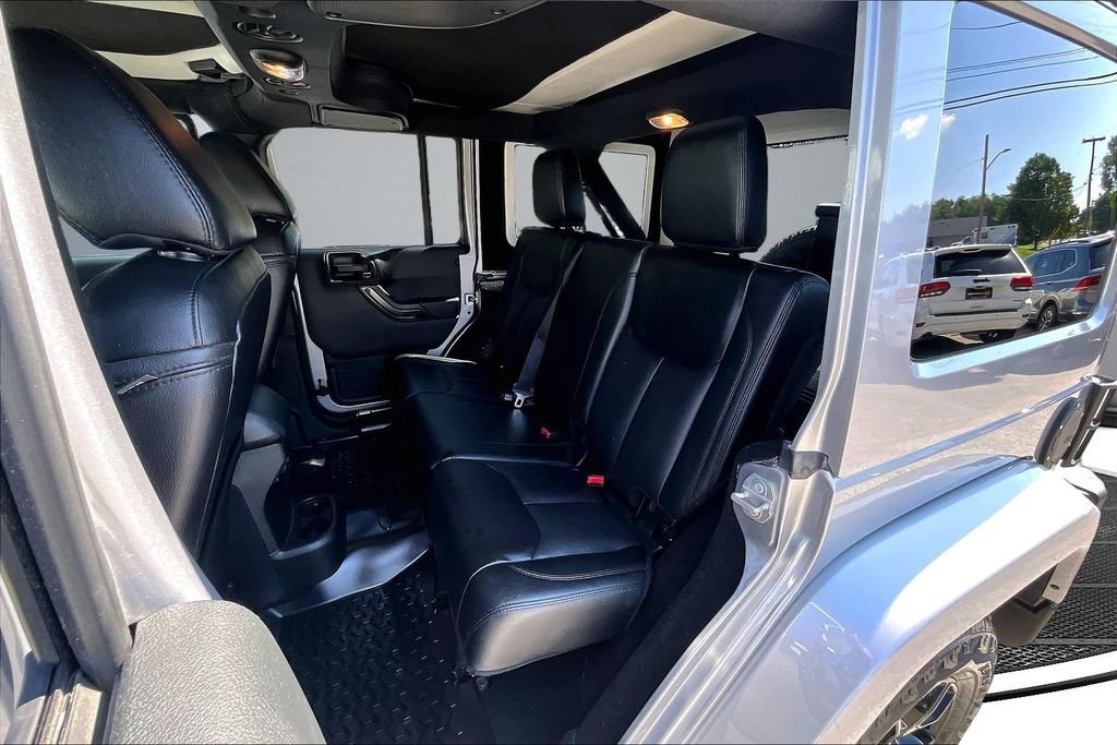 Used 2017 Jeep Wrangler Unlimited Sahara AWD/4WD image 21
