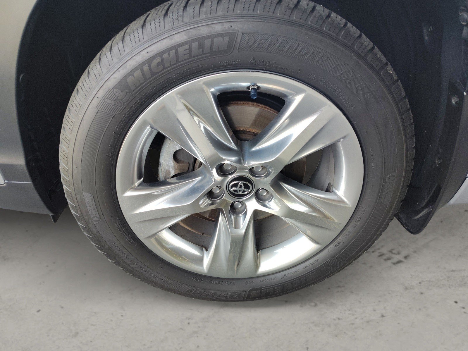 Used 2018 Toyota Highlander Limited AWD/4WD image 9