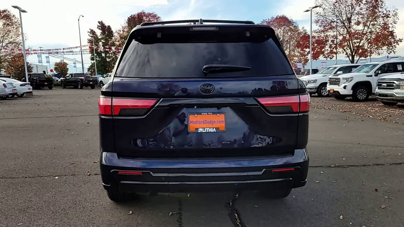 Used 2025 Toyota Sequoia Platinum AWD/4WD image 7