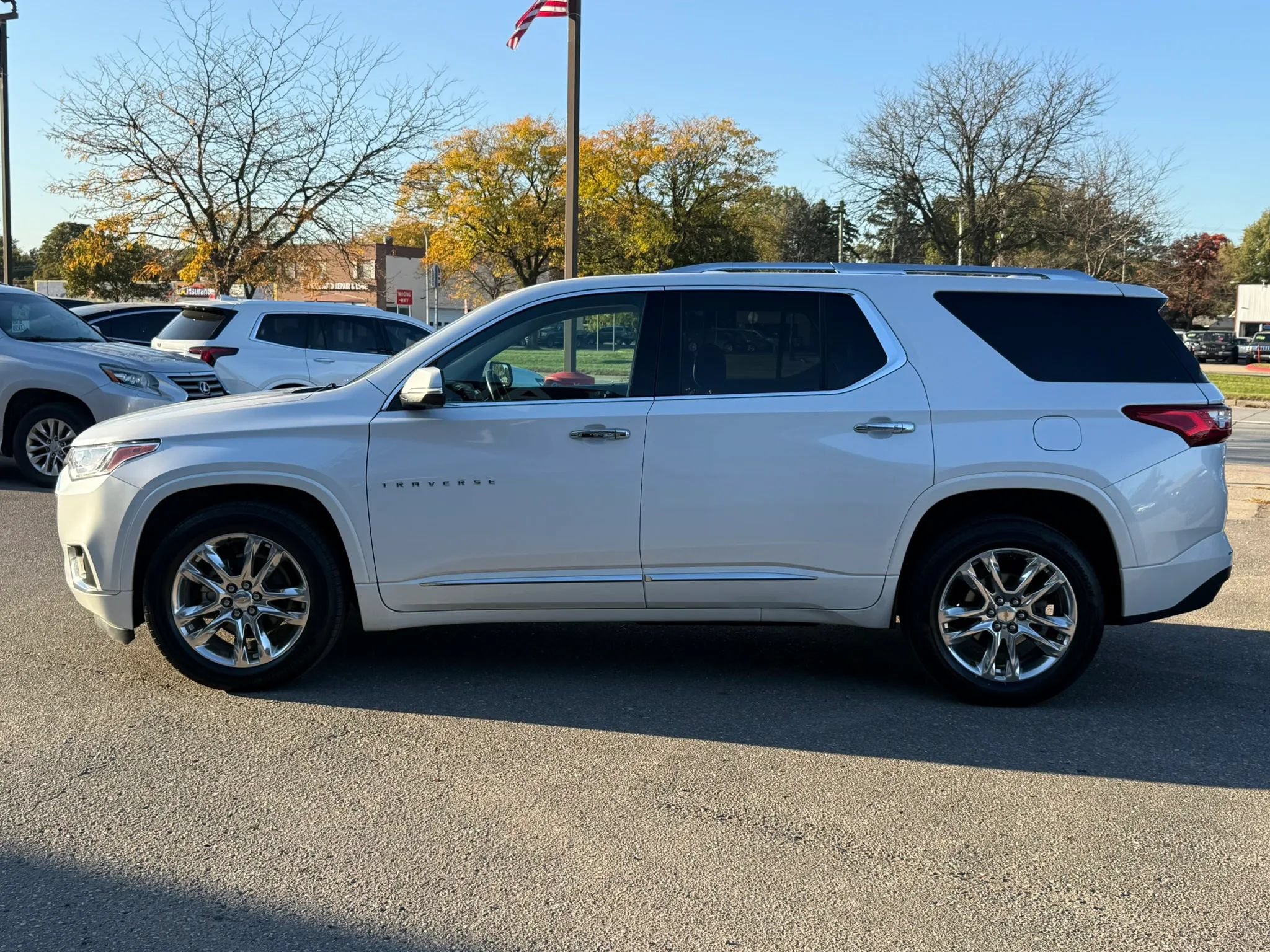 Used 2021 Chevrolet Traverse High Country w/ LPO, Cargo Package AWD/4WD image 8