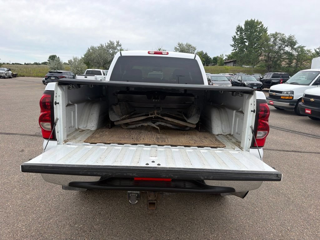 Used 2005 Chevrolet Silverado 2500 LS w/ Heavy-Duty Power Package AWD/4WD image 25