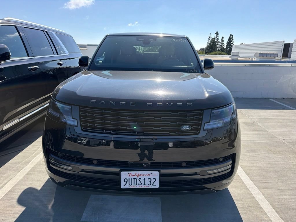Used 2025 Land Rover Range Rover Long Wheelbase SE AWD/4WD image 1
