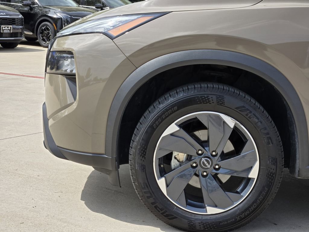 Used 2025 Nissan Rogue SV AWD/4WD image 13