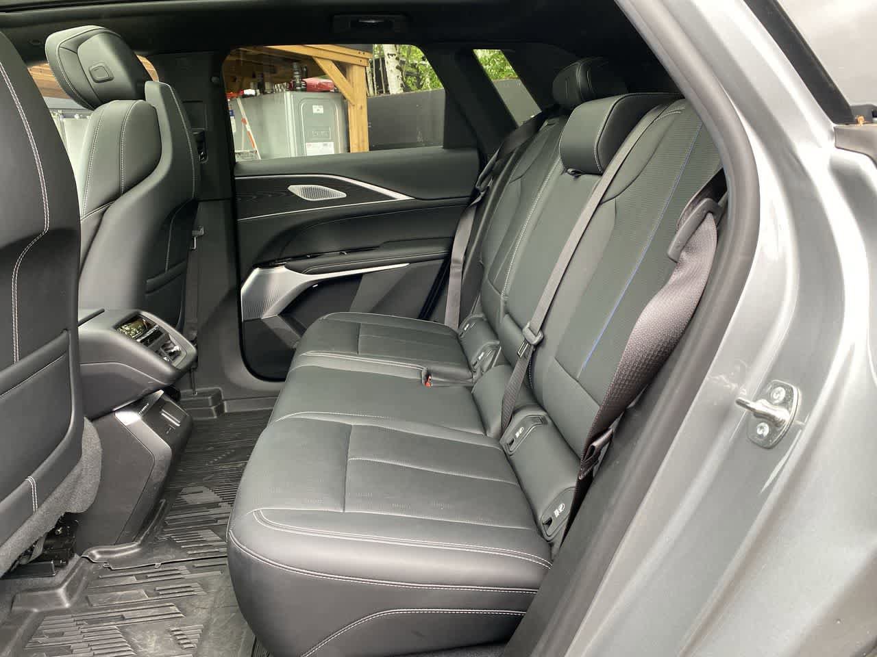 Used 2024 Cadillac Lyriq Luxury w/ LPO, Floor Liner Package AWD/4WD image 17