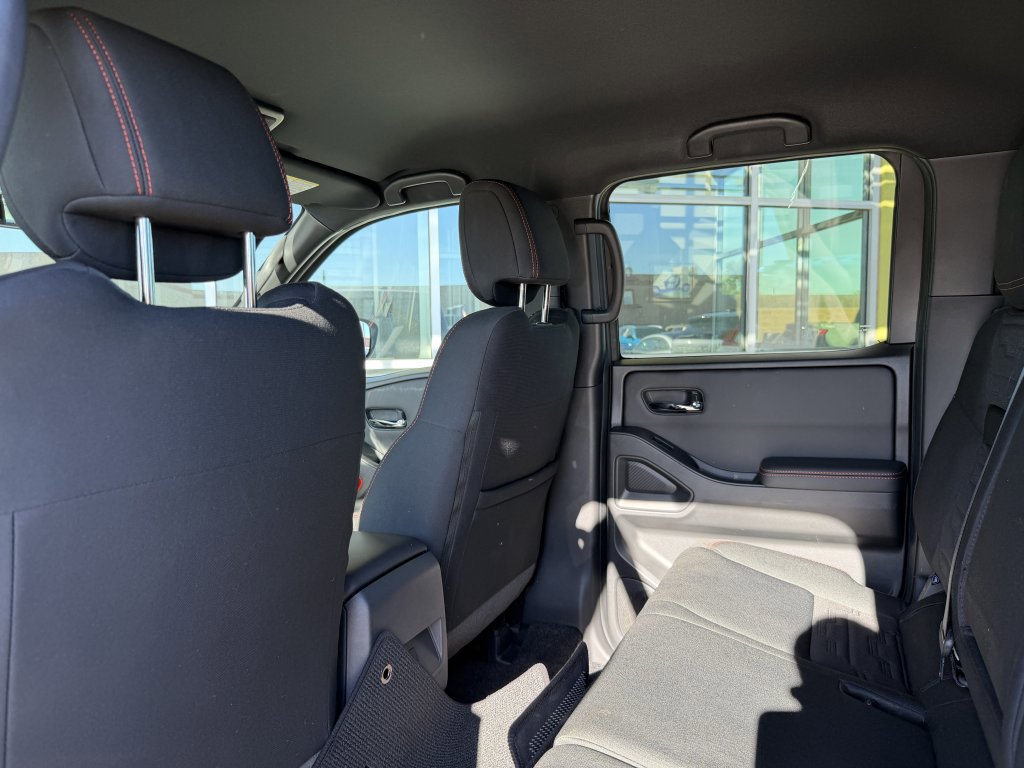Used 2024 Nissan Frontier PRO-4X w/ Off-Road Protection Package image 33