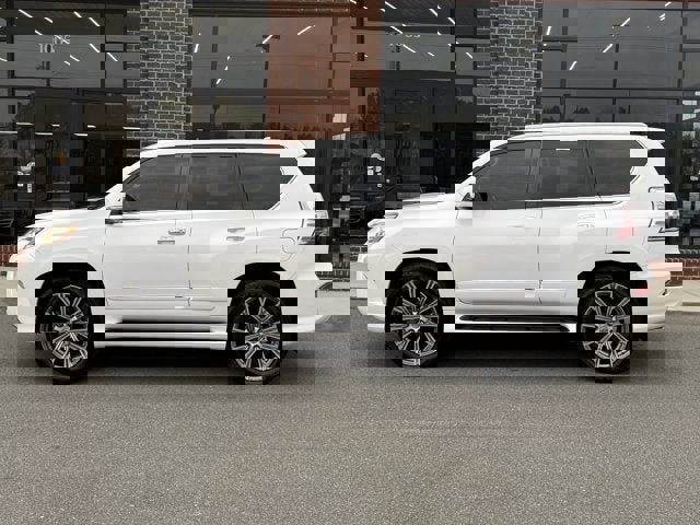 Used 2015 Lexus GX 460 Luxury image 3