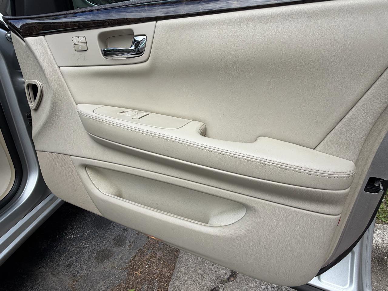 Used 2010 Cadillac DTS Luxury FWD image 43