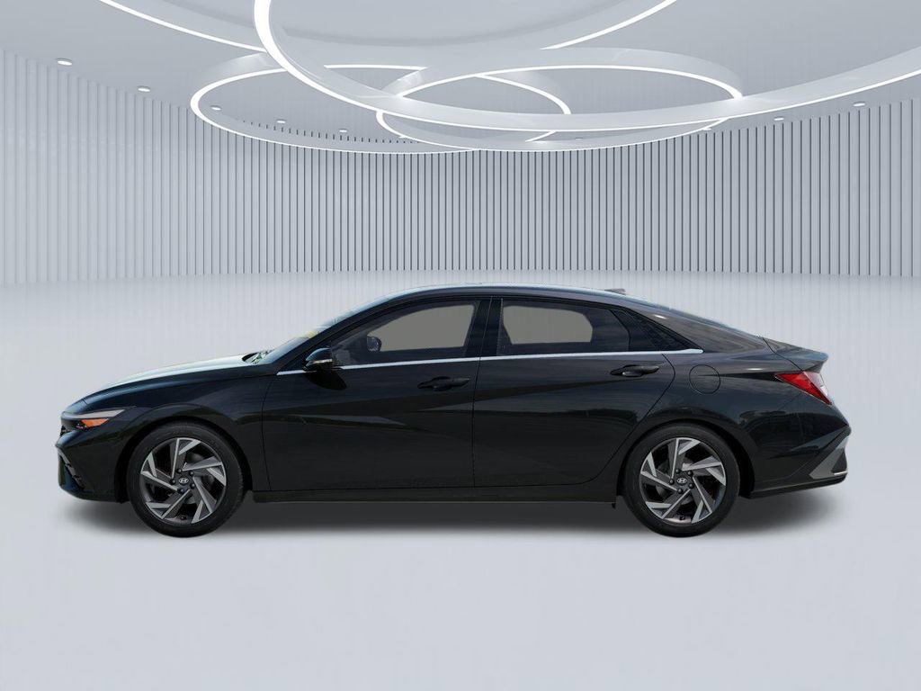 New 2026 Hyundai Elantra Limited FWD image 3