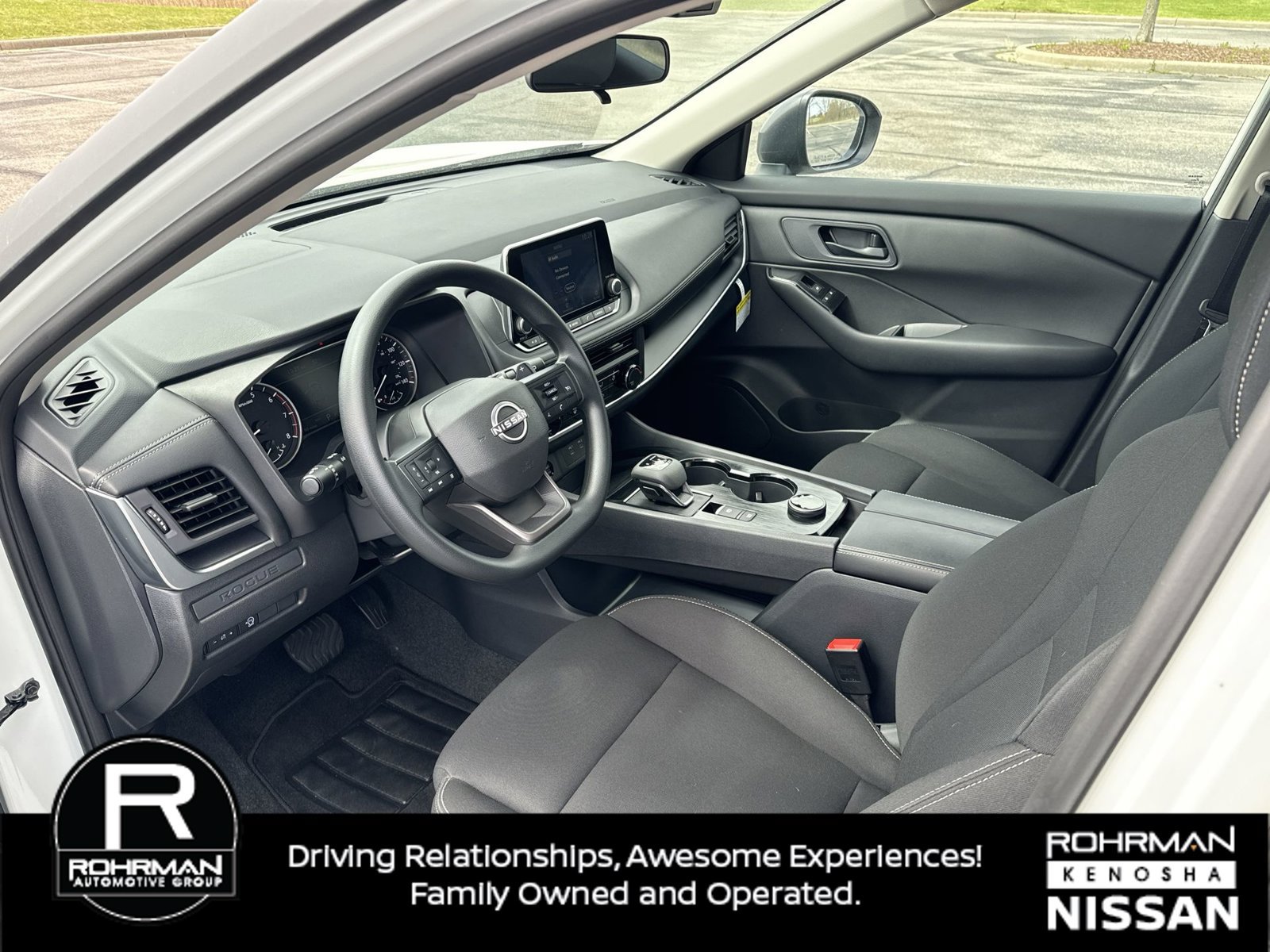 Used 2025 Nissan Rogue S AWD/4WD image 4