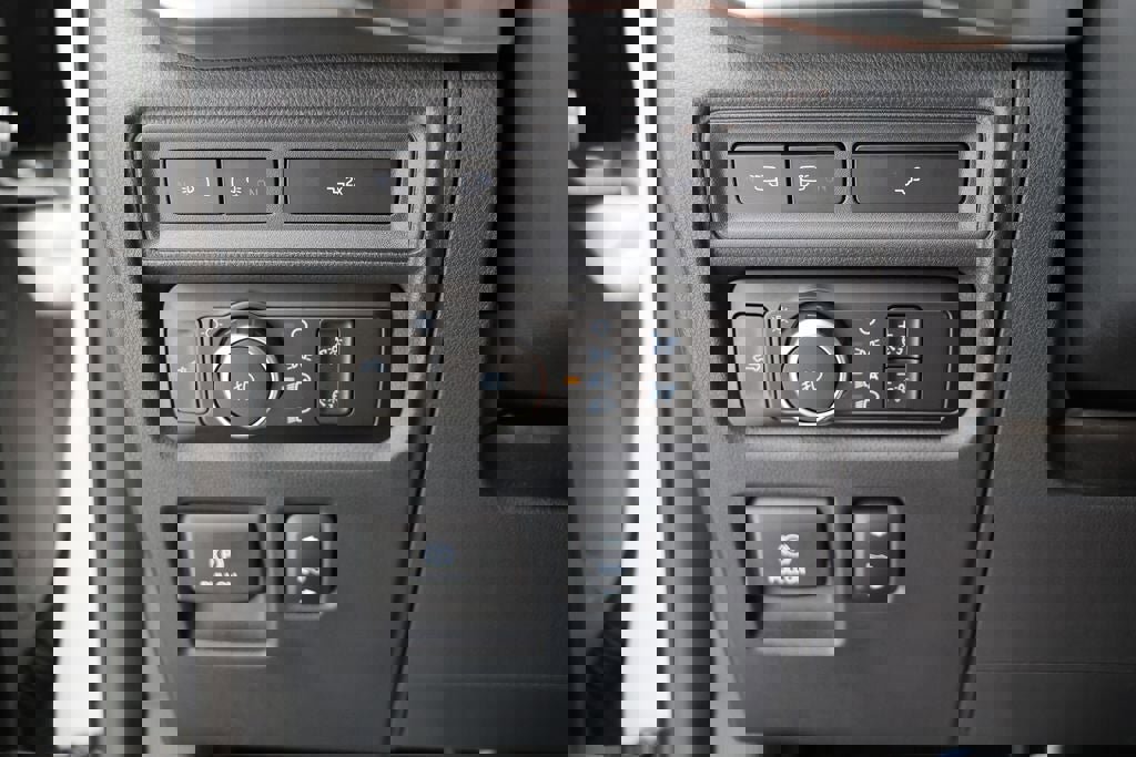 Used 2023 Ford F150 Lariat w/ Equipment Group 502A High image 33