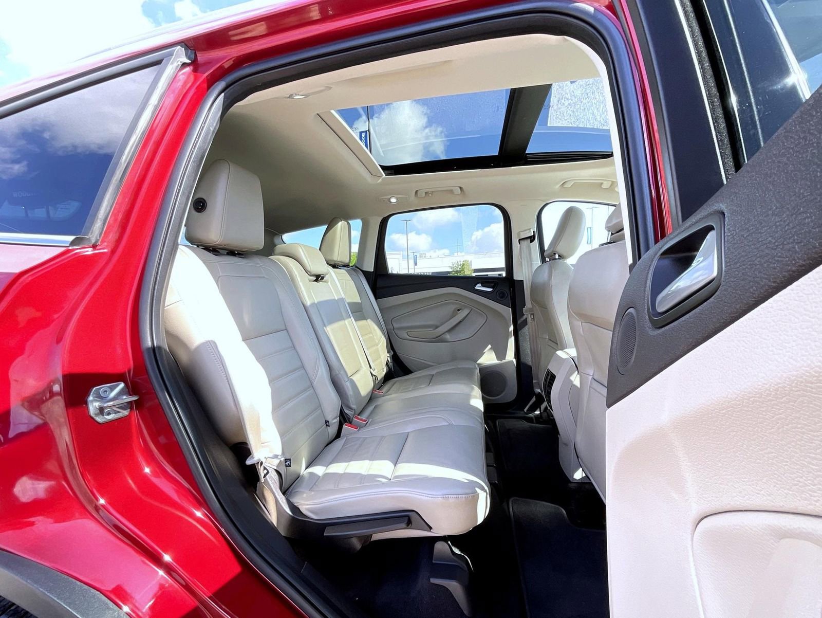 Used 2018 Ford Escape Titanium w/ Ford Safe & Smart Package AWD/4WD image 18