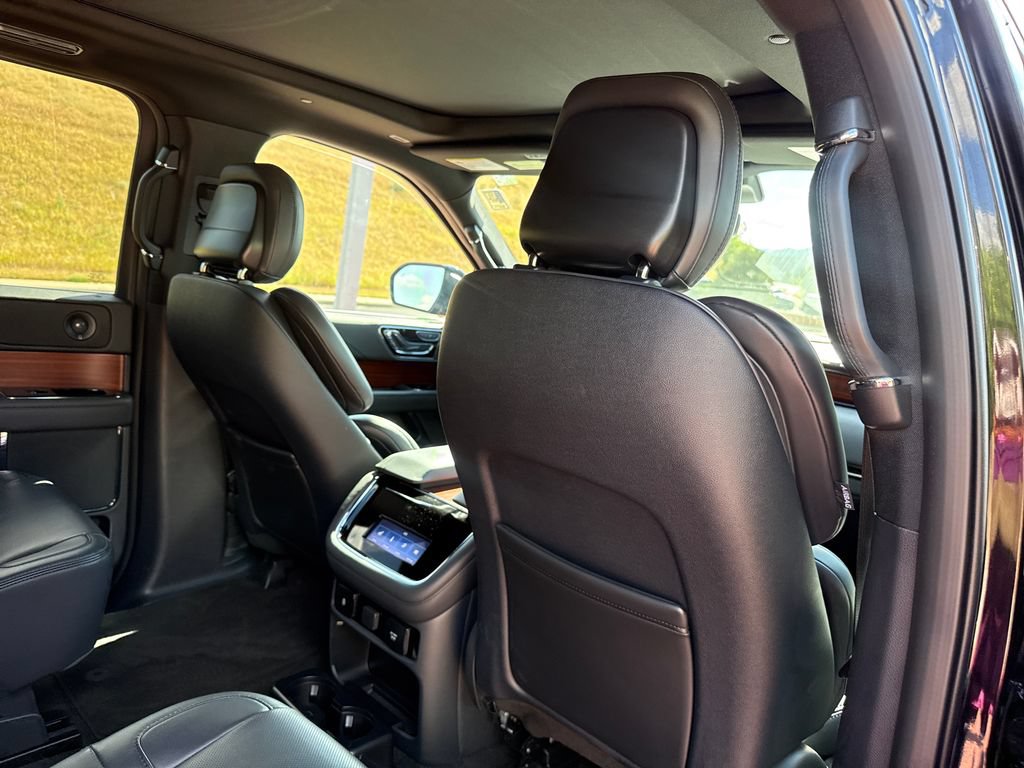Used 2024 Lincoln Navigator Premiere AWD/4WD image 29