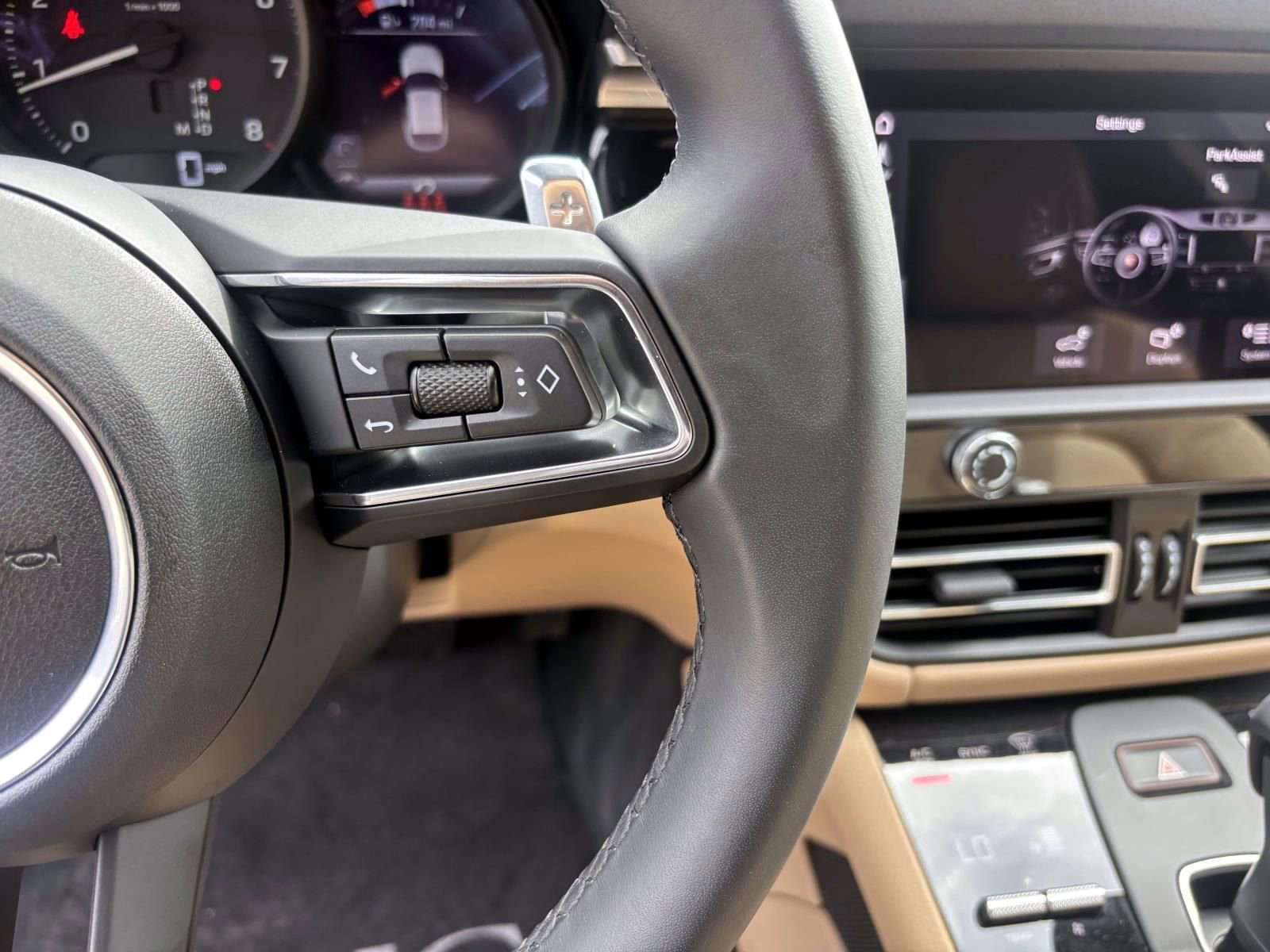 Used 2025 Porsche Macan image 28