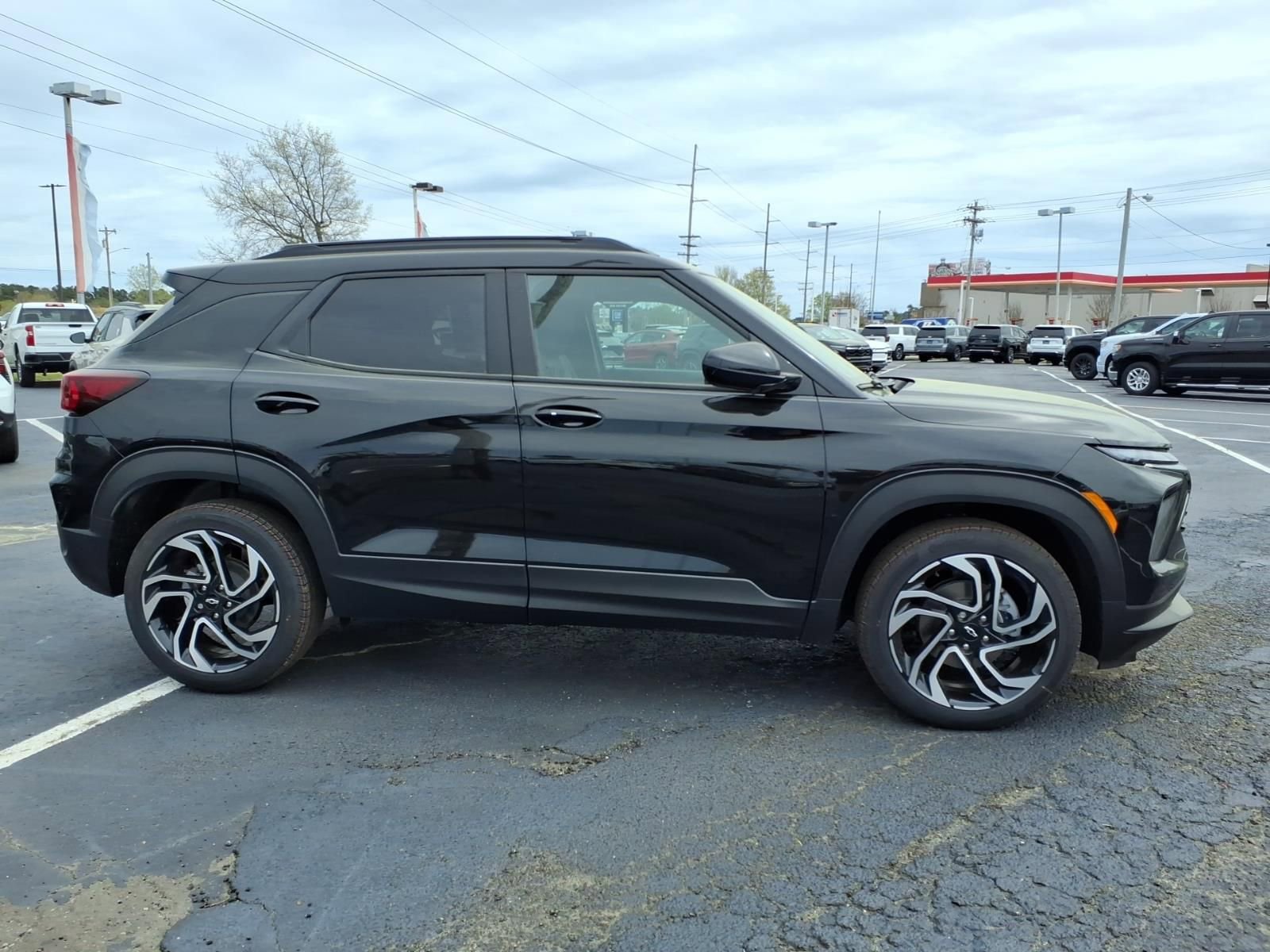 New 2026 Chevrolet TrailBlazer RS w/ Convenience Package image 2