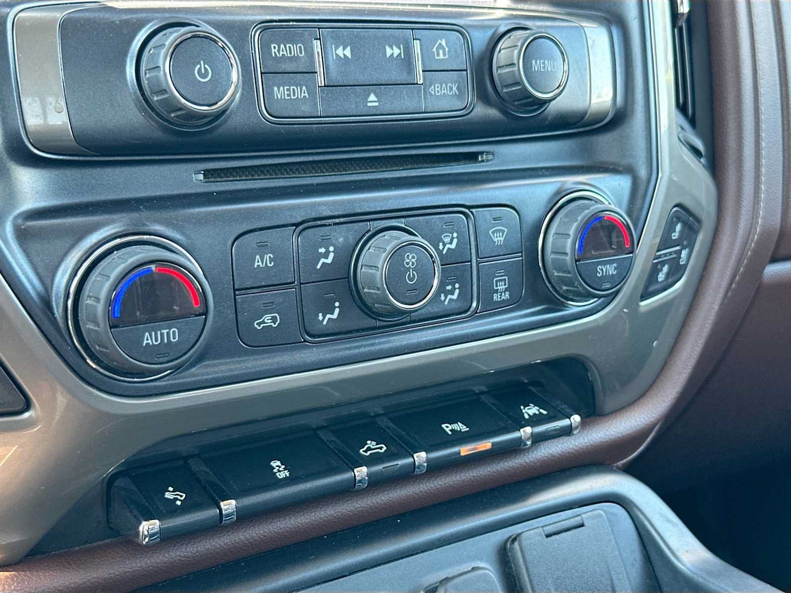 Used 2018 Chevrolet Silverado 1500 High Country AWD/4WD image 16