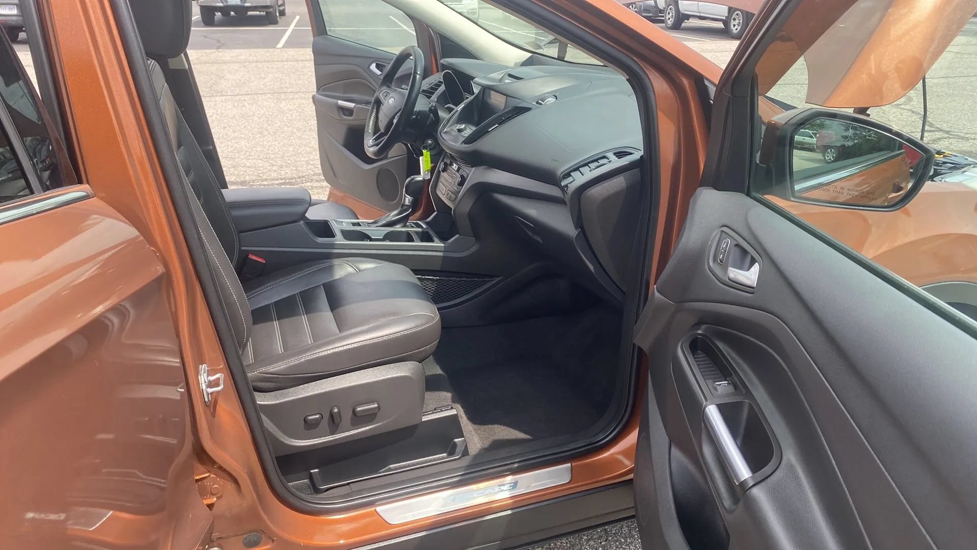 Used 2017 Ford Escape SE w/ SE Leather Comfort Package AWD/4WD image 16