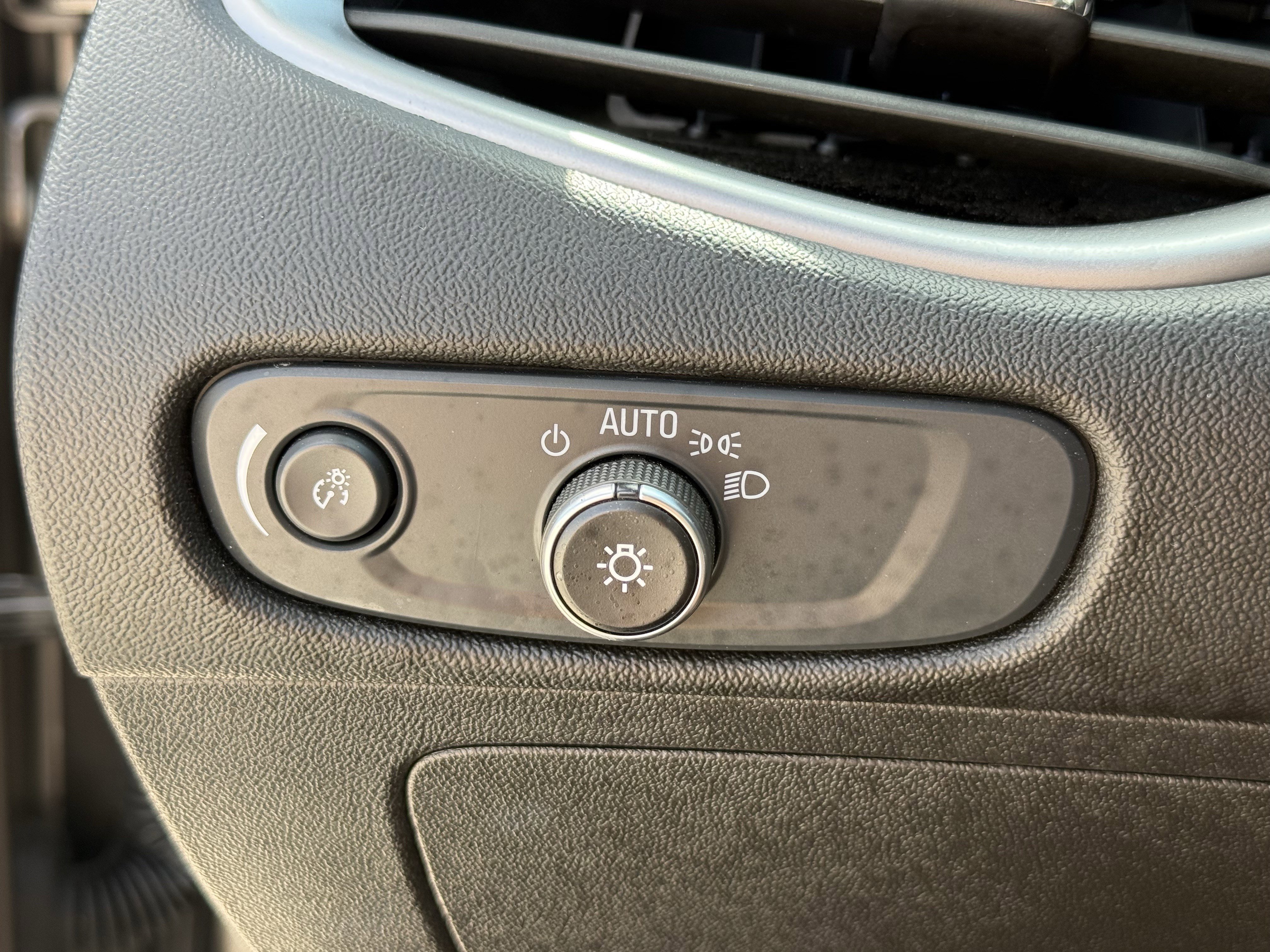 Used 2024 Chevrolet Malibu LT image 28