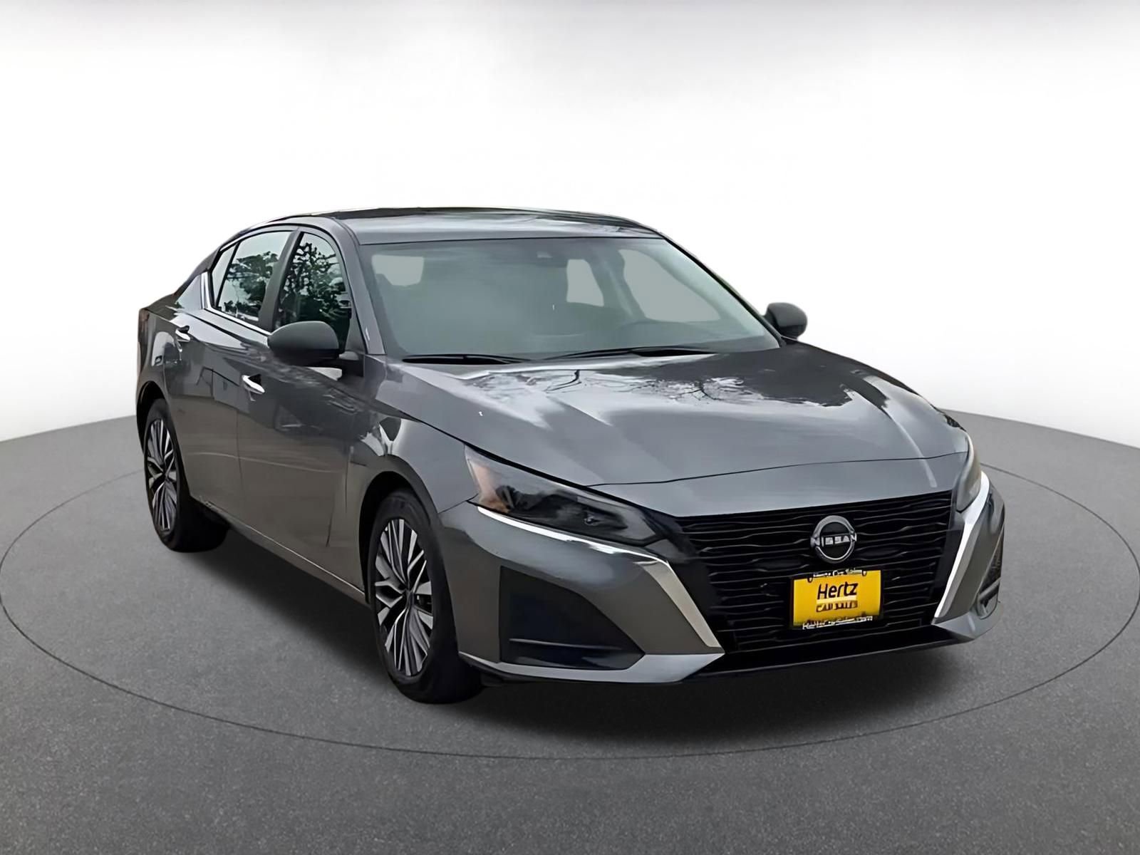 Used 2025 Nissan Altima 2.5 SV FWD image 3