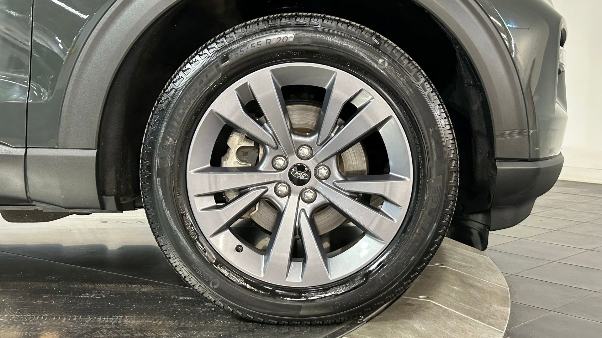 Used 2021 Ford Explorer XLT w/ Equipment Group 202A AWD/4WD image 21