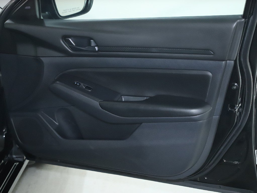 Used 2024 Nissan Altima 2.5 S FWD image 33