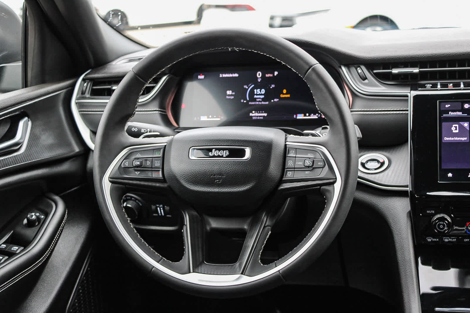 Used 2025 Jeep Grand Cherokee L Laredo image 15