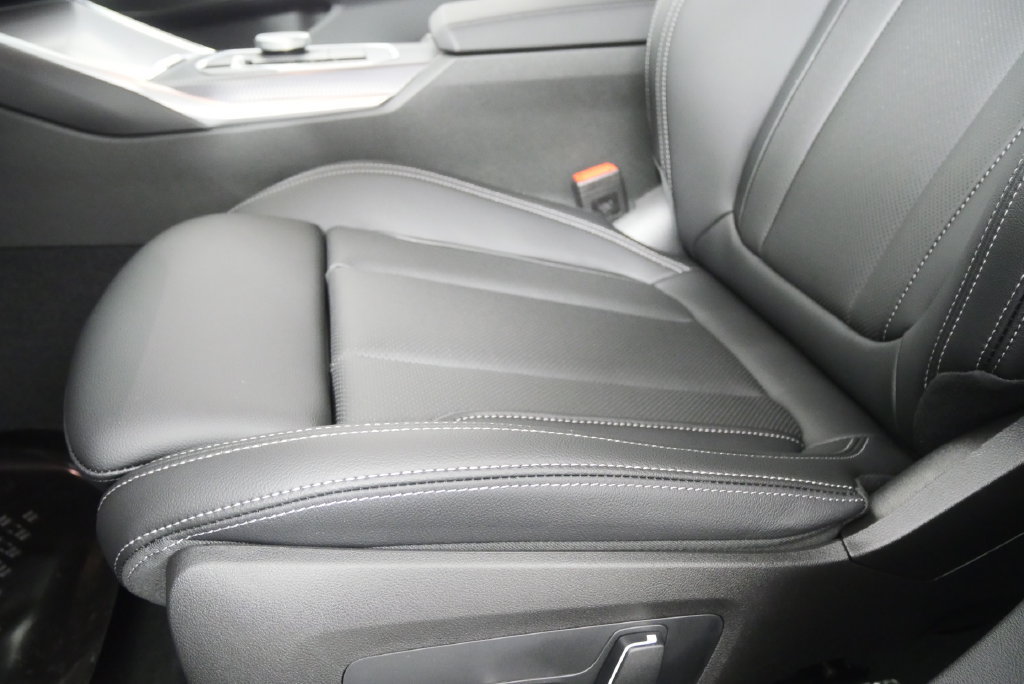 Used 2026 BMW 330i Sedan w/ M Sport Package RWD image 9