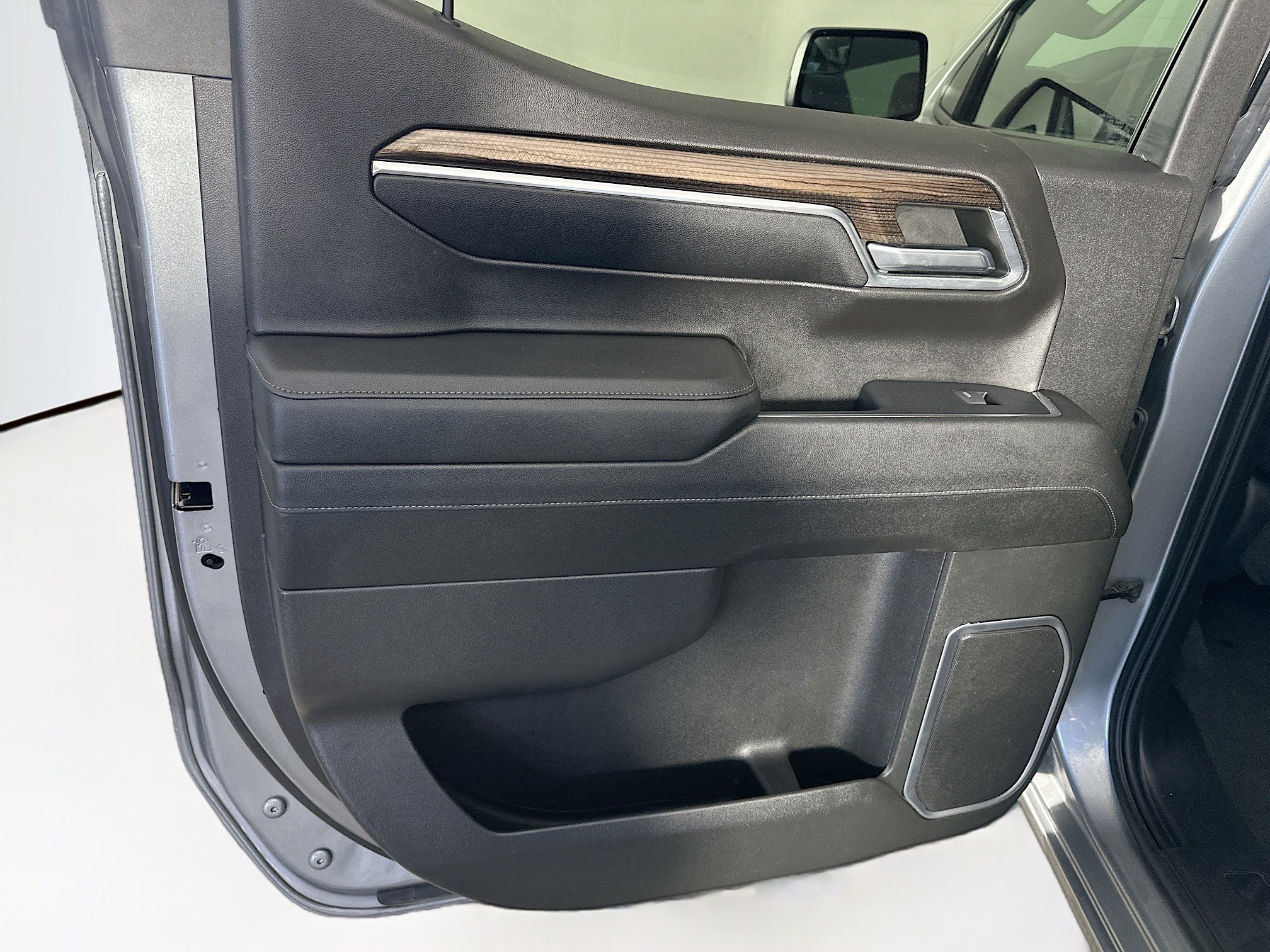 Used 2023 Chevrolet Silverado 1500 LT image 25