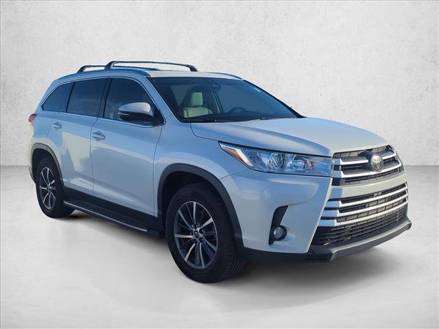 Used 2019 Toyota Highlander XLE FWD image 3