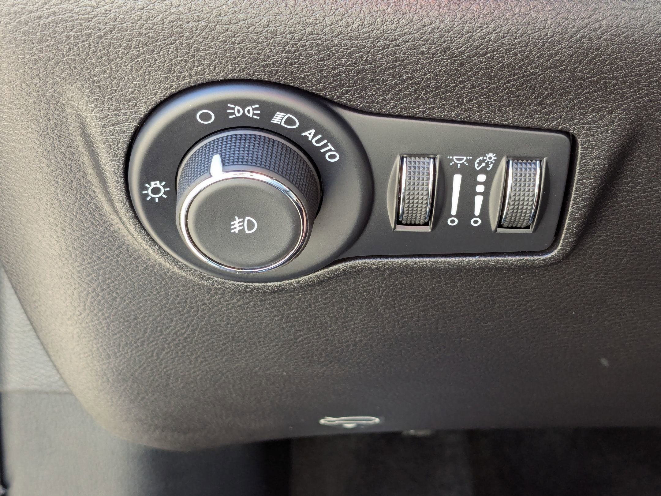 Used 2025 Jeep Compass Latitude image 15