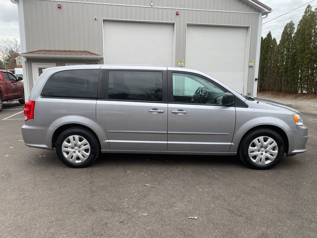 Used 2017 Dodge Grand Caravan SE w/ Power Window Group FWD image 4