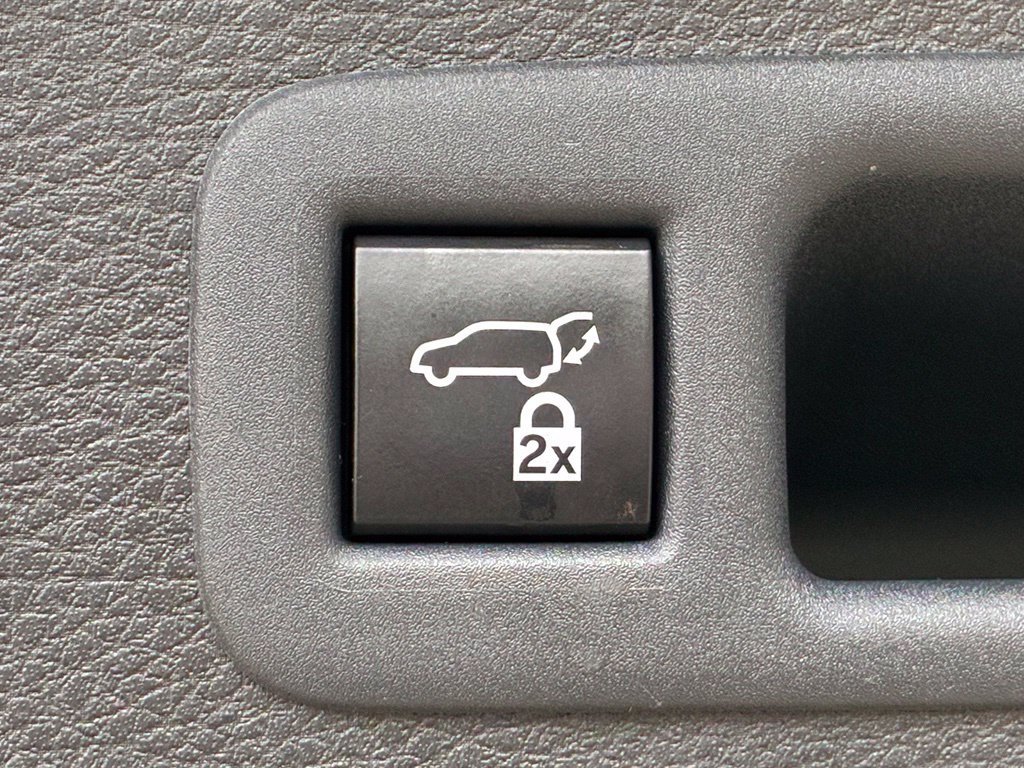 Used 2023 Toyota Sienna XLE FWD image 31