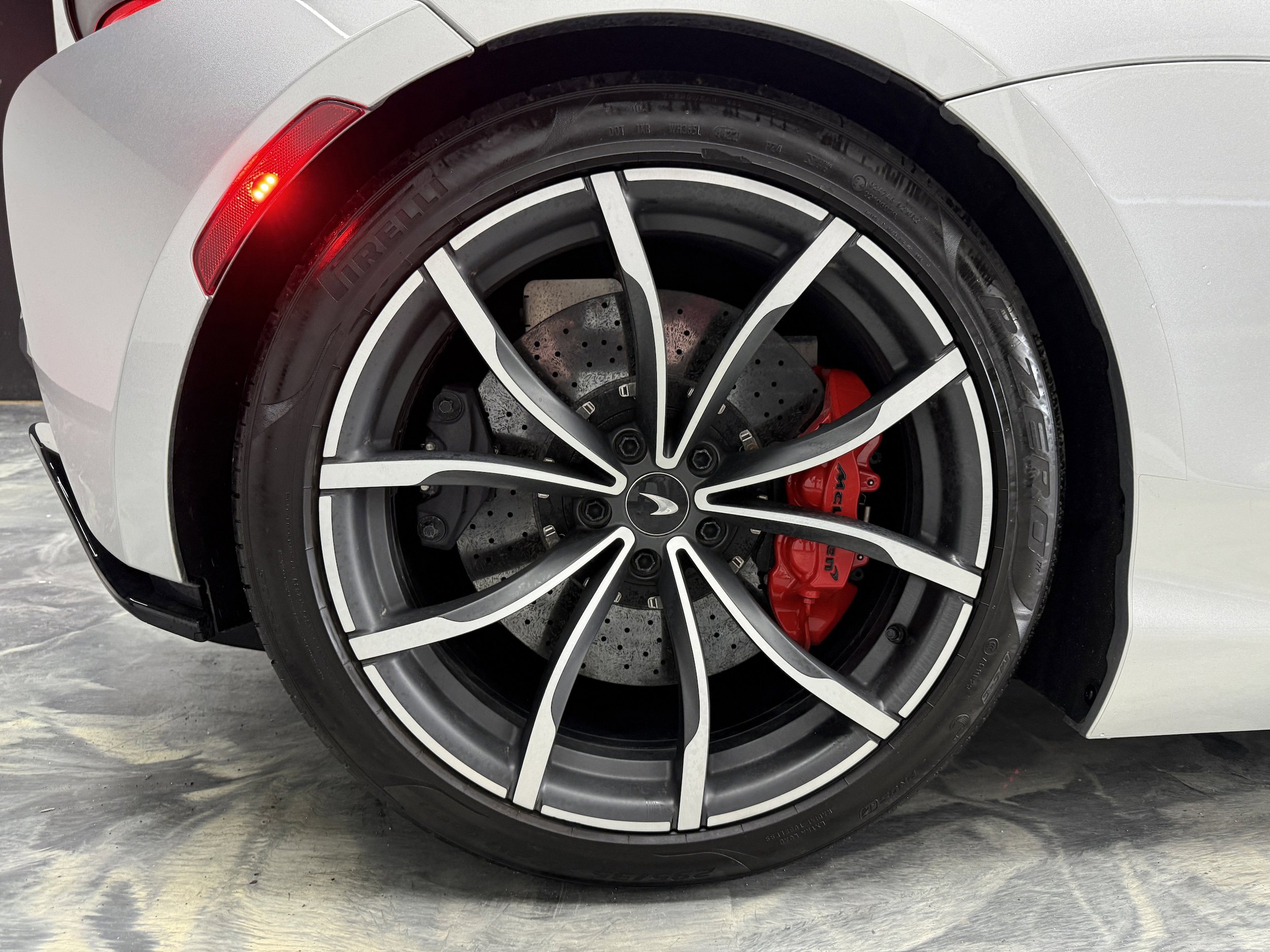 Used 2023 McLaren Artura RWD image 39
