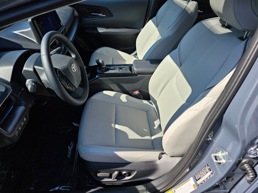 Used 2025 Toyota Prius XLE image 22