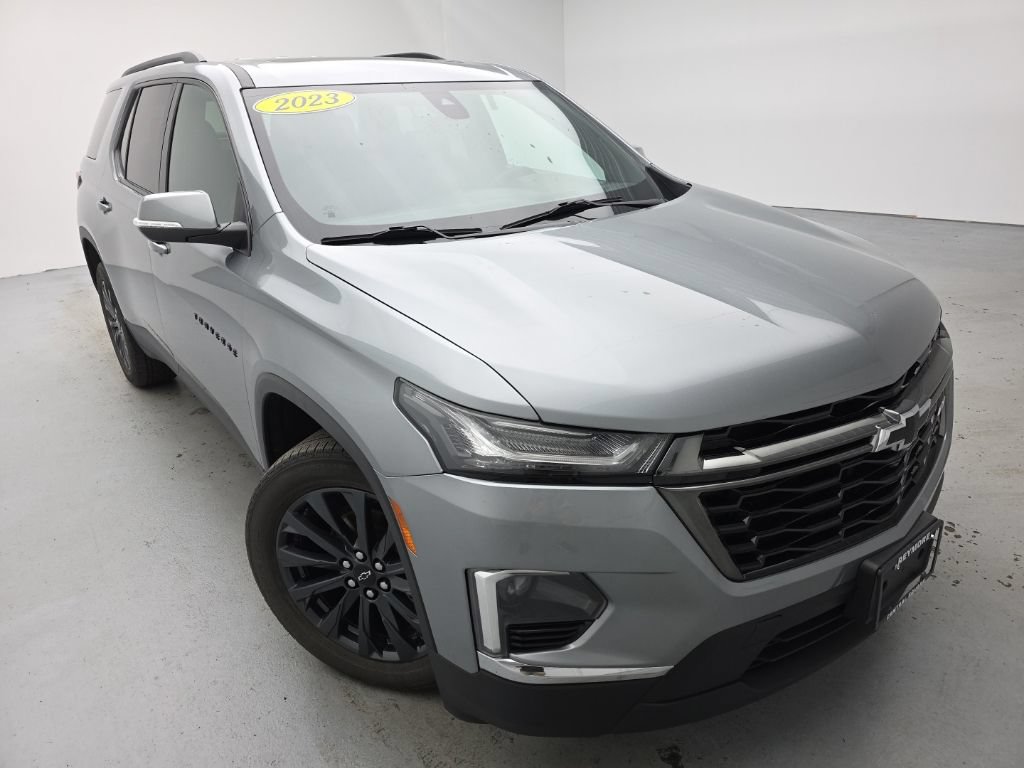 Used 2023 Chevrolet Traverse RS AWD/4WD image 2