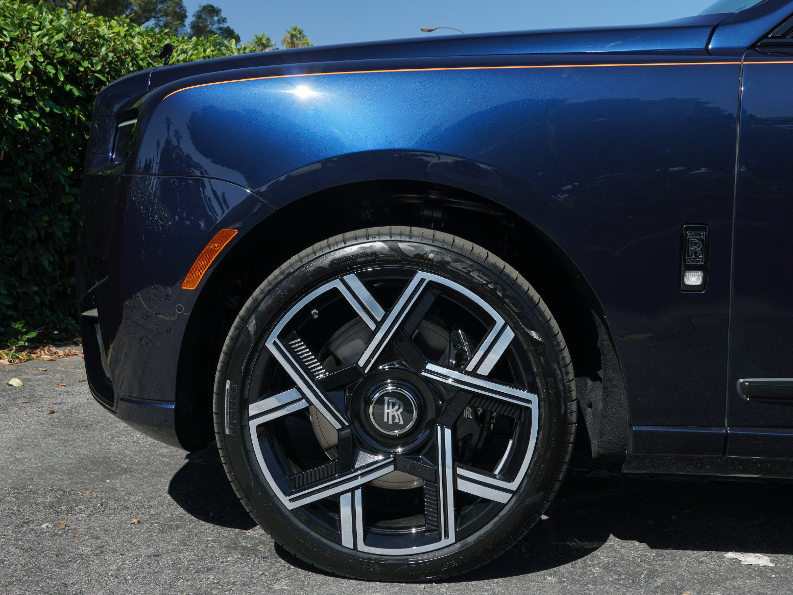 New 2027 Rolls-Royce Cullinan Black Badge AWD/4WD image 11
