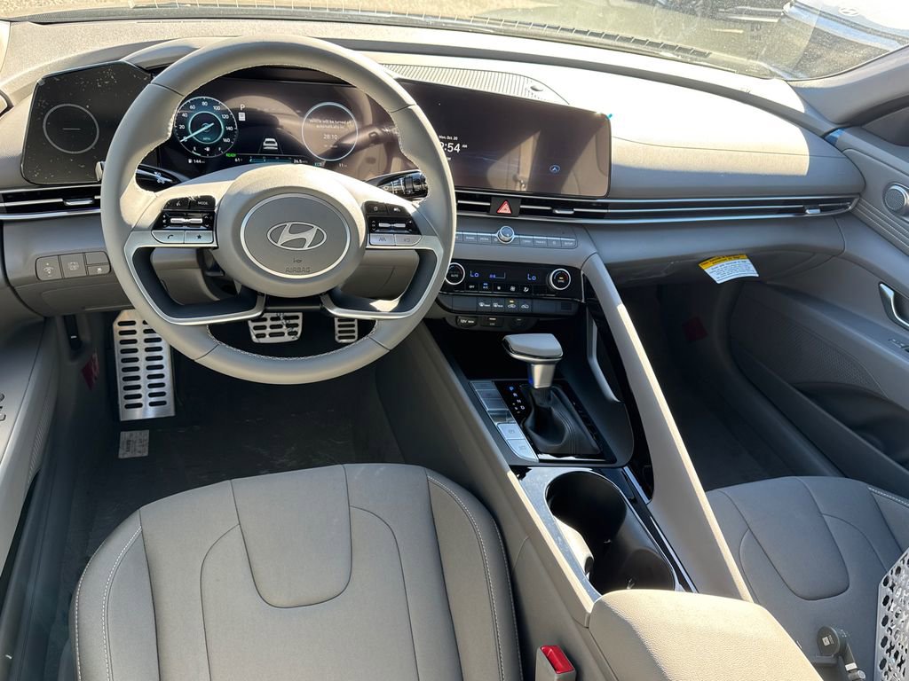 New 2025 Hyundai Elantra SEL image 13
