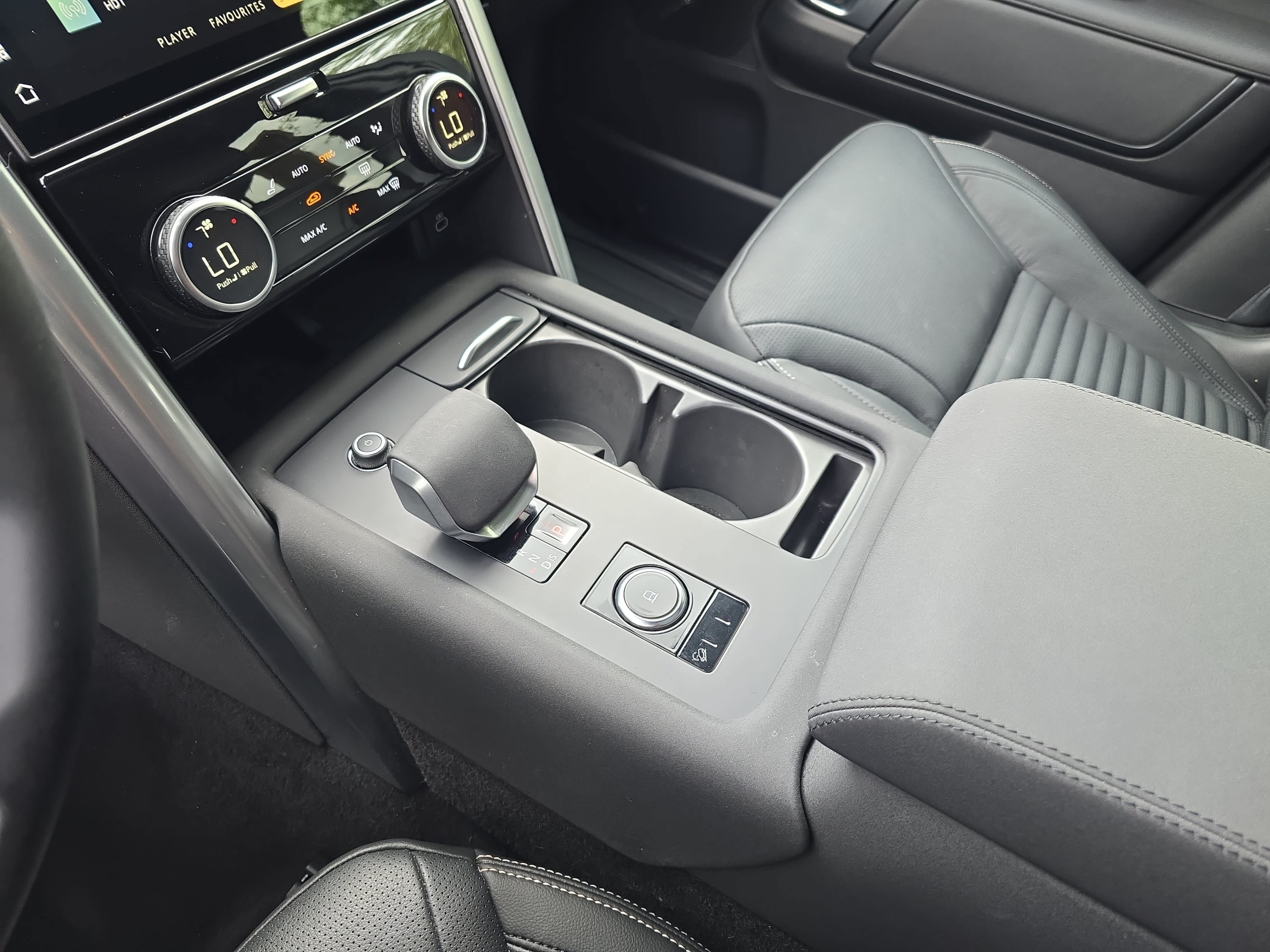 Certified 2025 Land Rover Discovery S AWD/4WD image 26