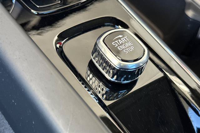 Certified 2025 Volvo XC60 B5 Plus AWD/4WD image 23