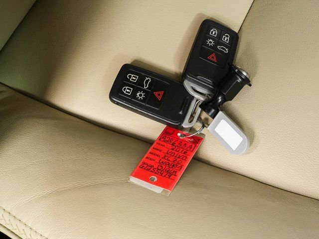 Used 2016 Volvo XC70 T5 Premier w/ Proximity Package image 36