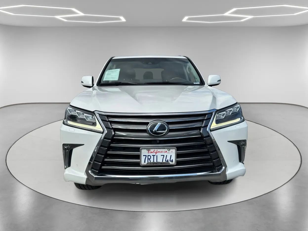 Used 2016 Lexus LX 570 4WD image 2