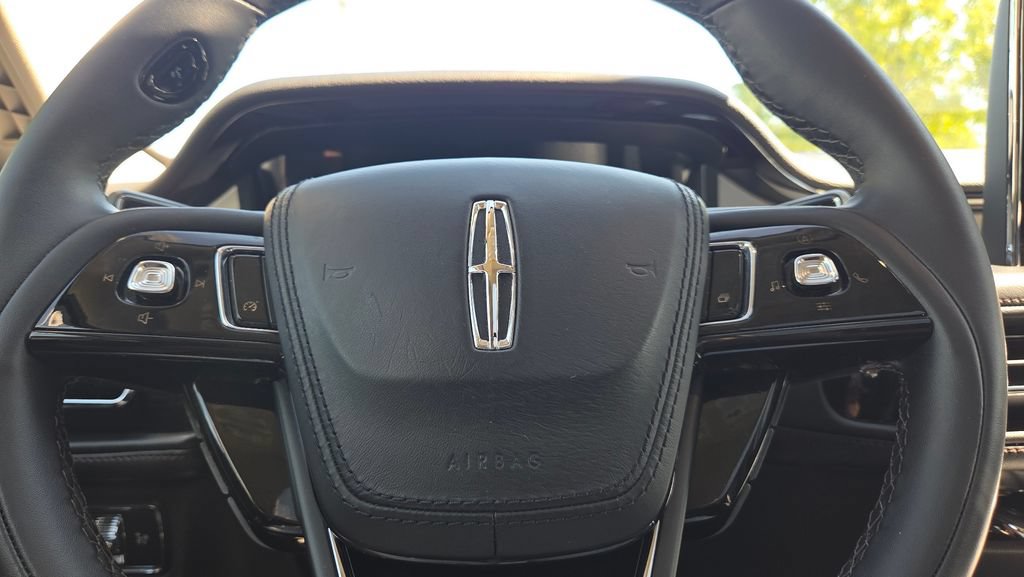 Used 2023 Lincoln Aviator AWD w/ Premium Package image 19