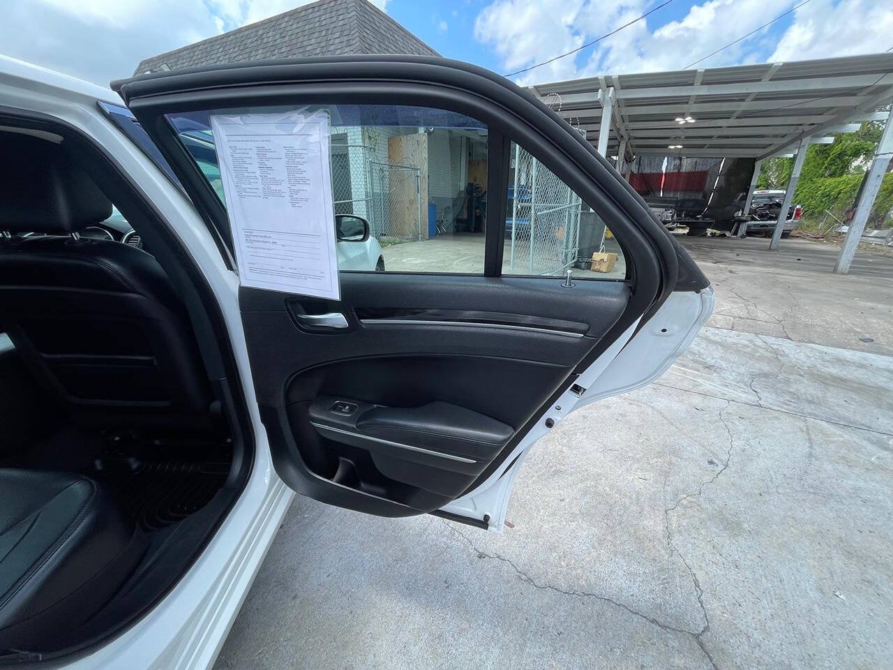 Used 2015 Chrysler 300 Limited RWD image 9