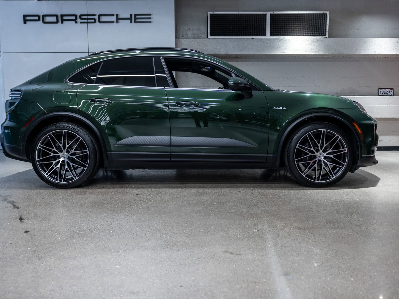 Certified 2025 Porsche Macan Electric RWD image 9