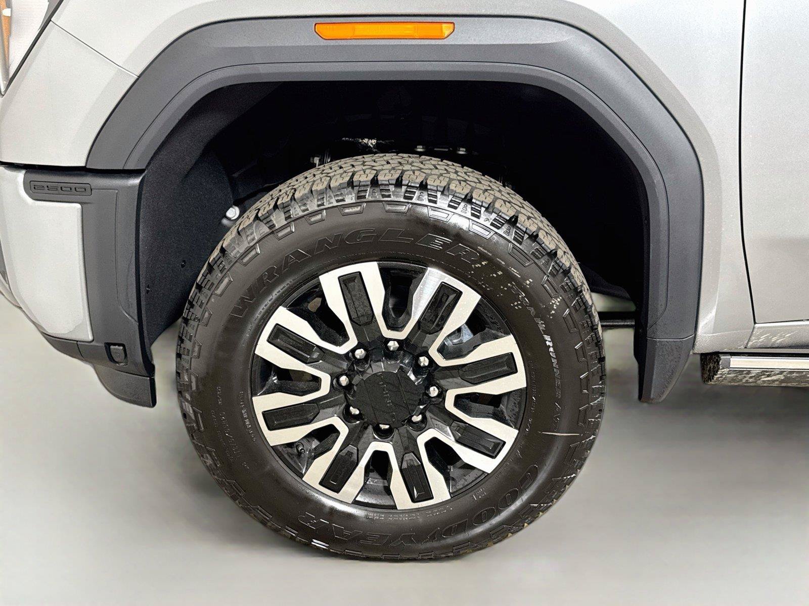 New 2026 GMC Sierra 2500 Denali Ultimate w/ LPO, Black Badging Package AWD/4WD image 19