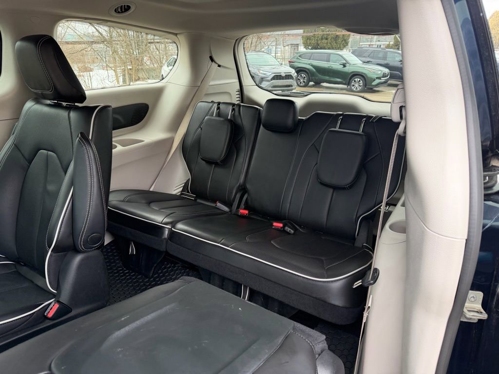 Used 2023 Chrysler Pacifica Limited image 28