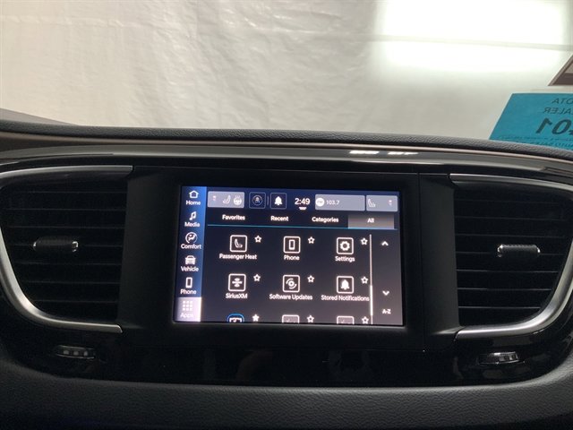 Used 2023 Chrysler Voyager LX image 32