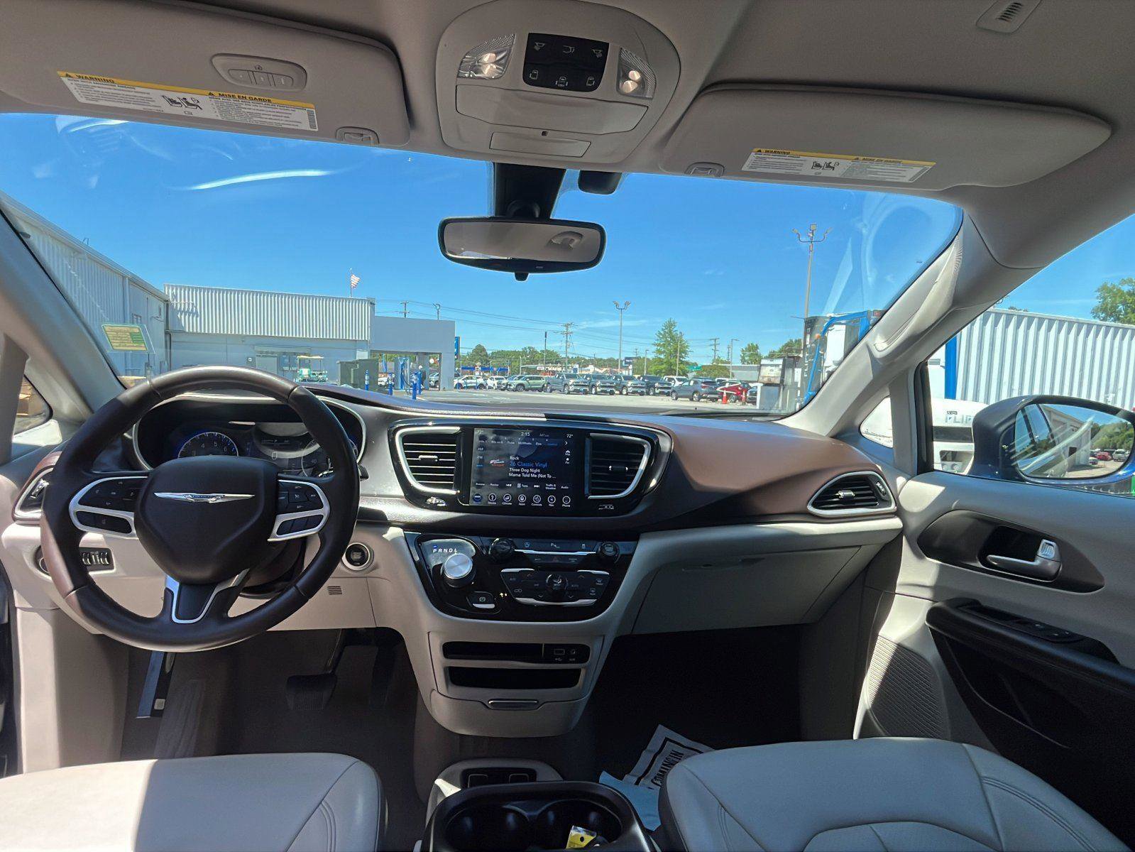 Used 2018 Chrysler Pacifica Touring-L FWD image 20