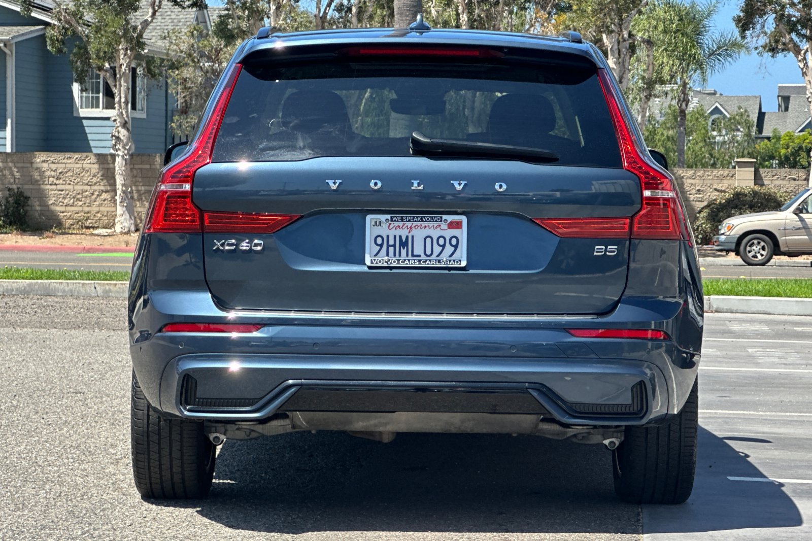 Certified 2023 Volvo XC60 B5 Plus w/ Climate Package FWD image 5