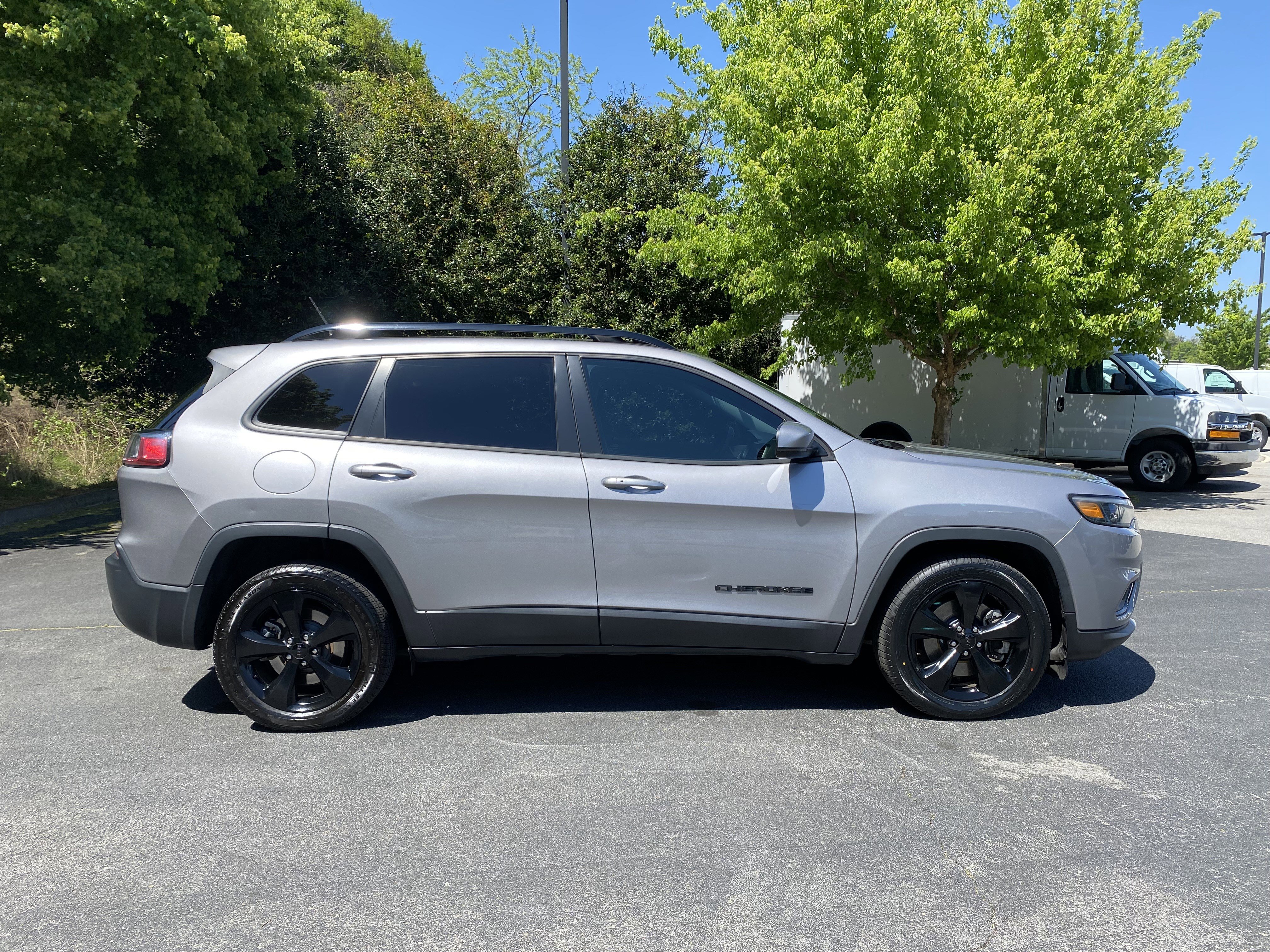 Used 2019 Jeep Cherokee Latitude Plus image 10